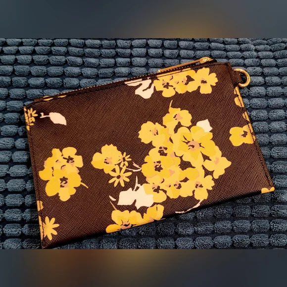 NWOT- Michael Kors Flower Wristlet Wallet - Picture 2 of 7